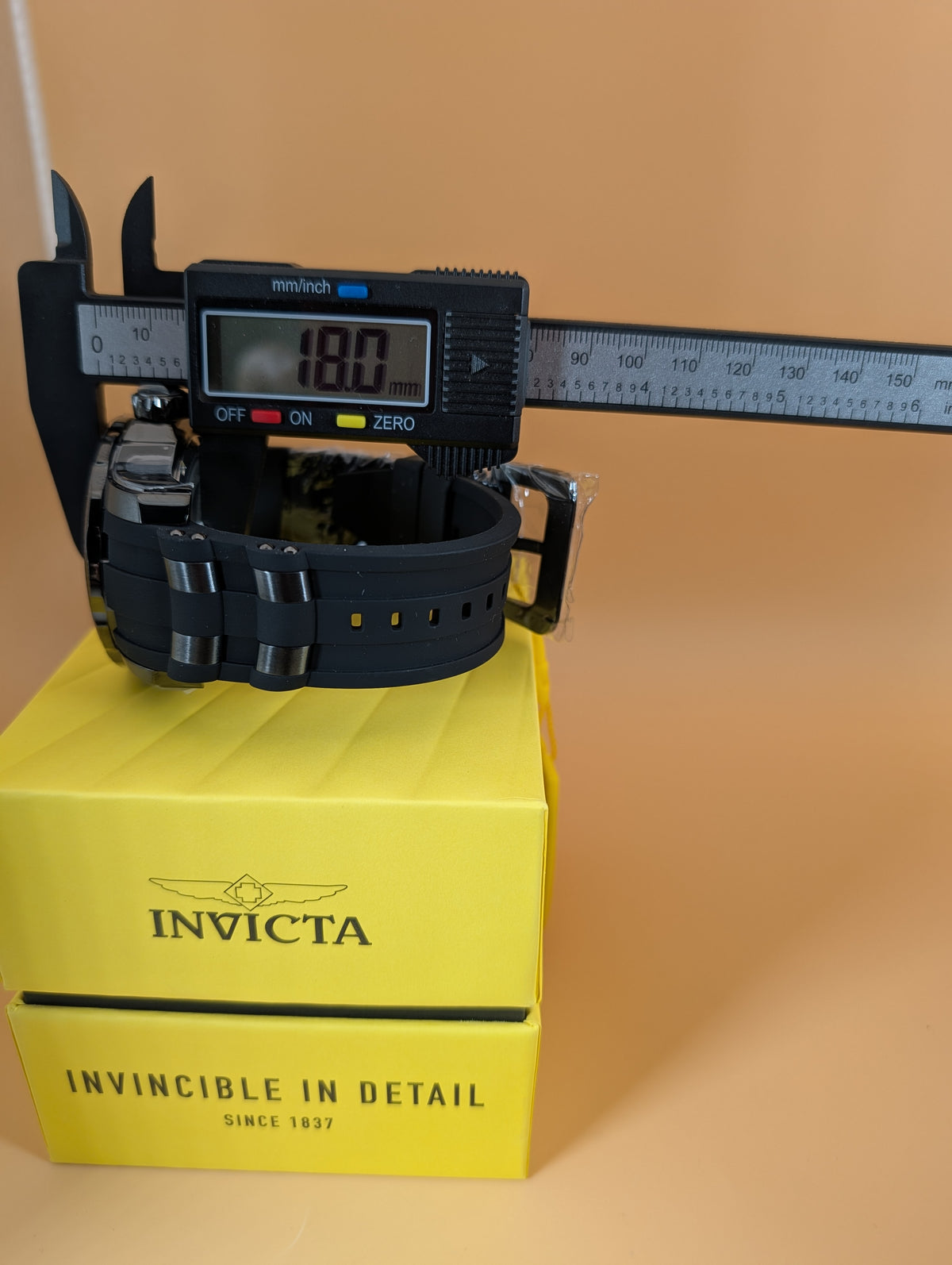 Invicta Pro Diver SCUBA Swiss Ronda 515.24H Caliber men's watch - 48mm