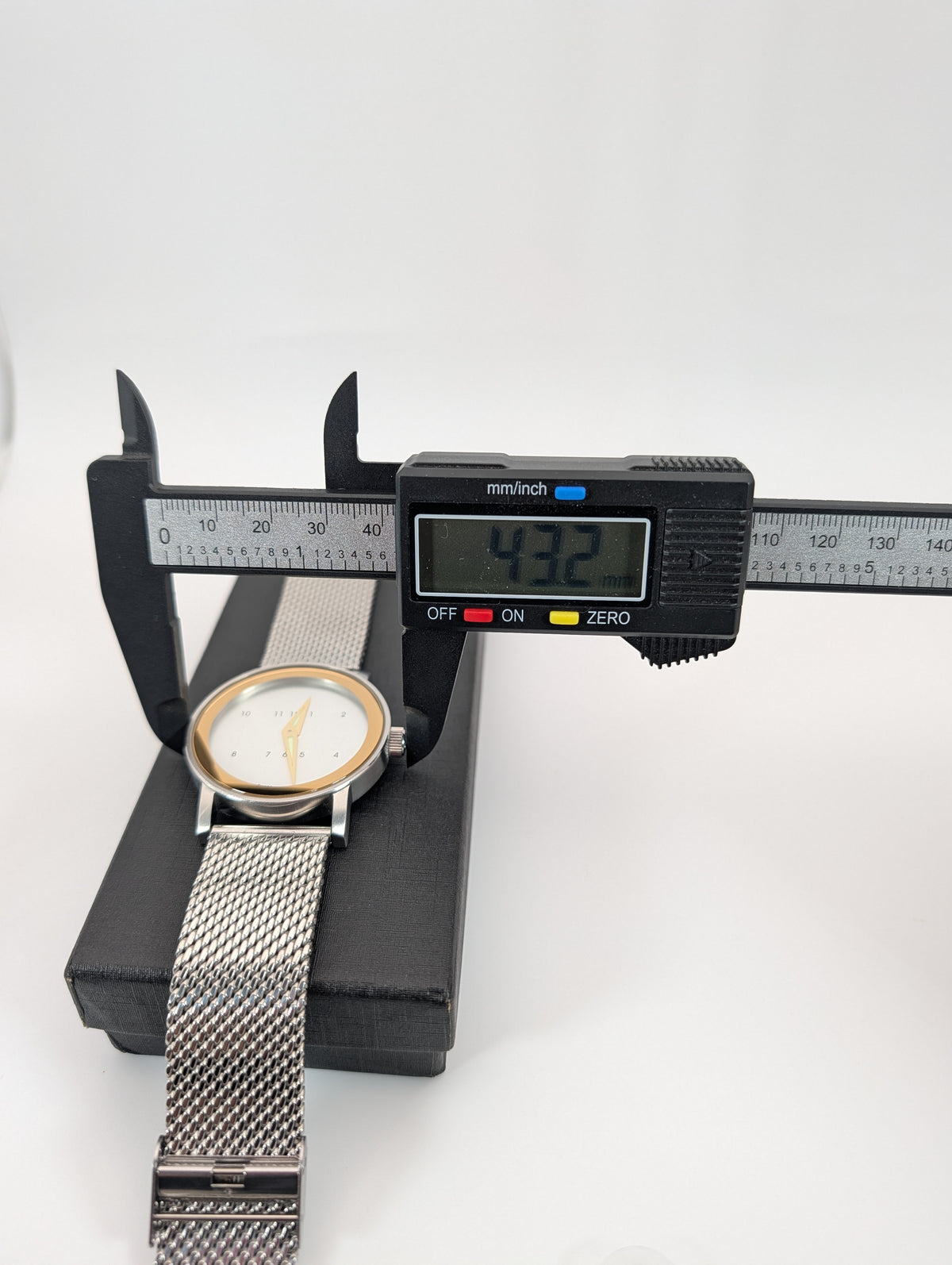 Android/Aragon AD404 Horizon Swiss Quartz 40mm