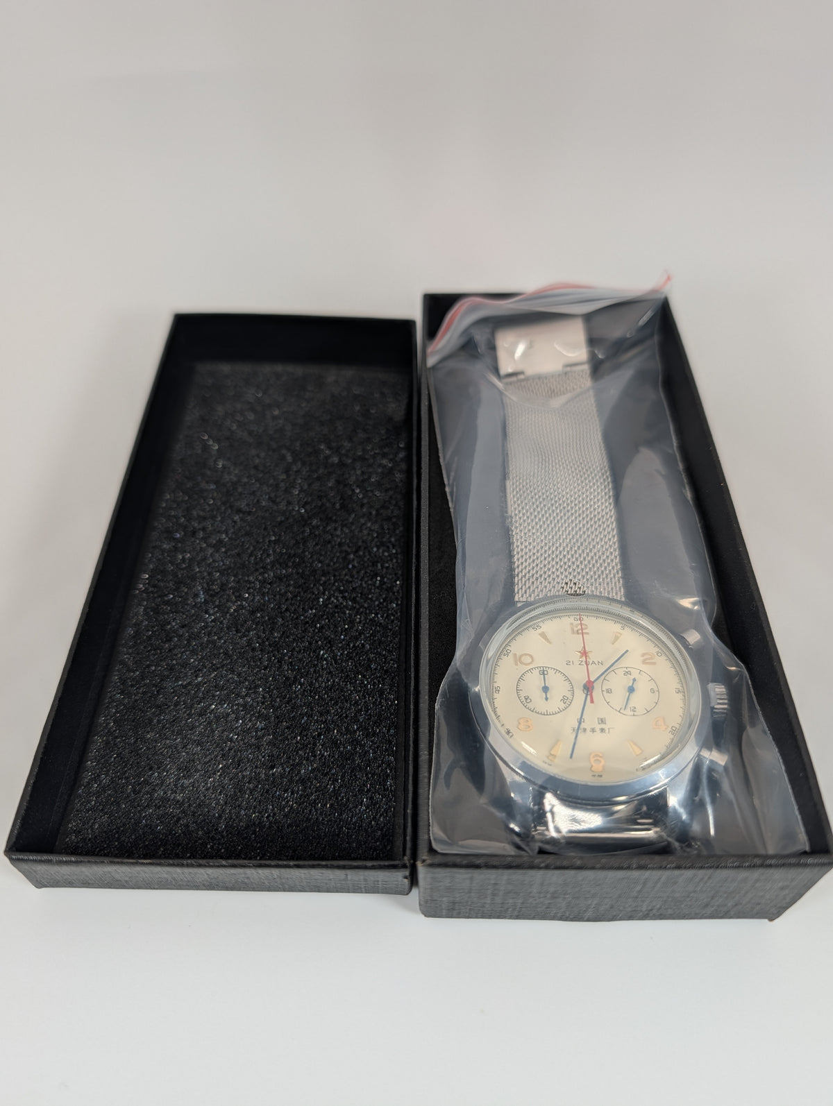 1963 Quartz Pilot Chronograph — 42mm w/Milanese band