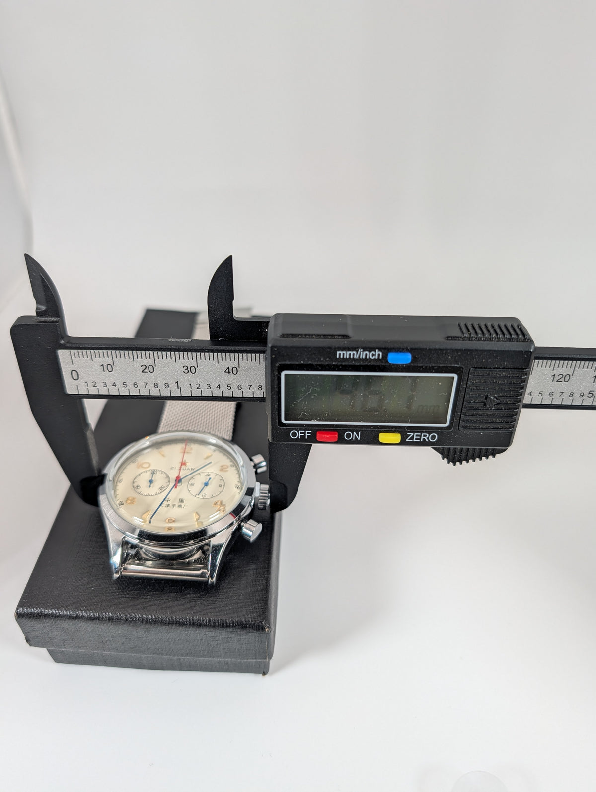 1963 Quartz Pilot Chronograph — 42mm w/Milanese band