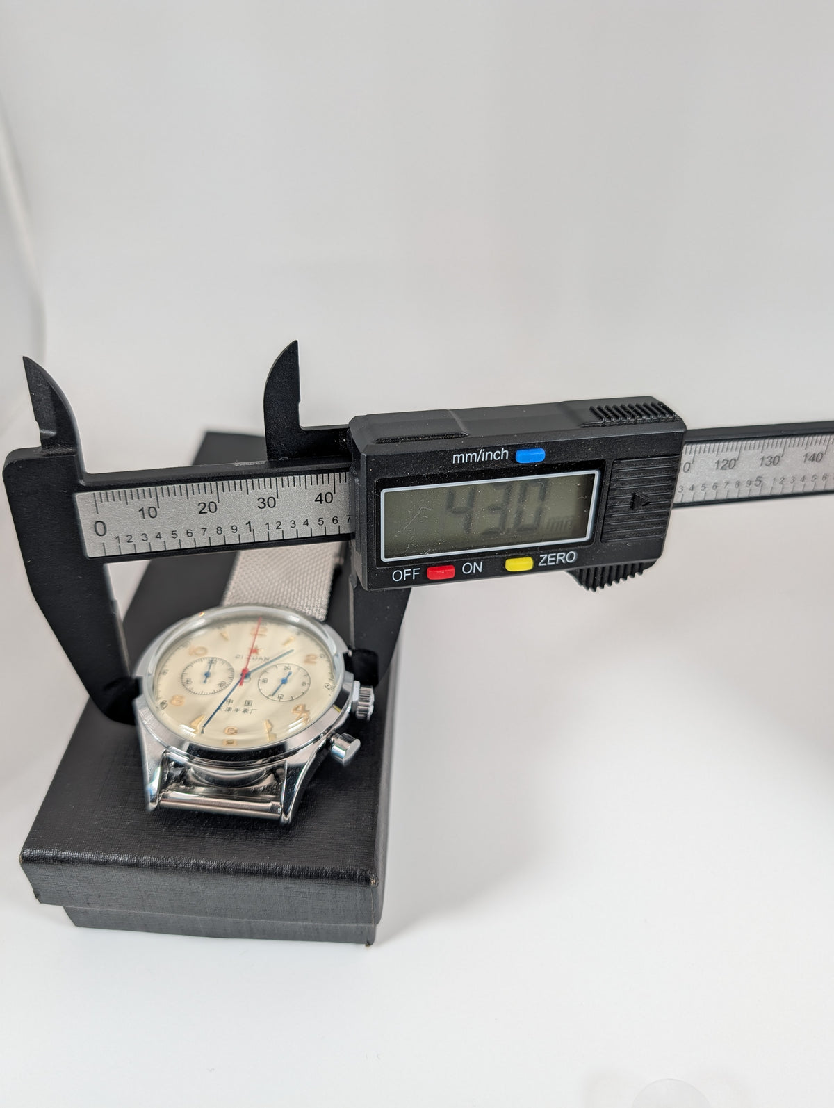 1963 Quartz Pilot Chronograph — 42mm w/Milanese band