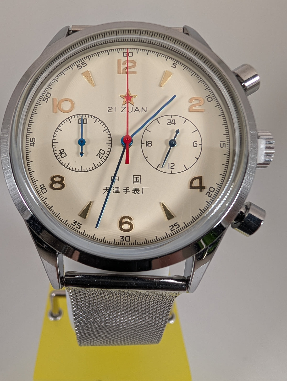 1963 Quartz Pilot Chronograph — 42mm w/Milanese band