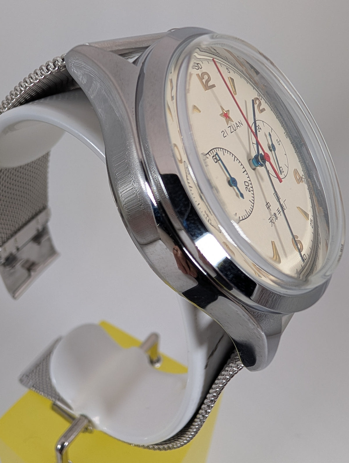 1963 Quartz Pilot Chronograph — 42mm w/Milanese band