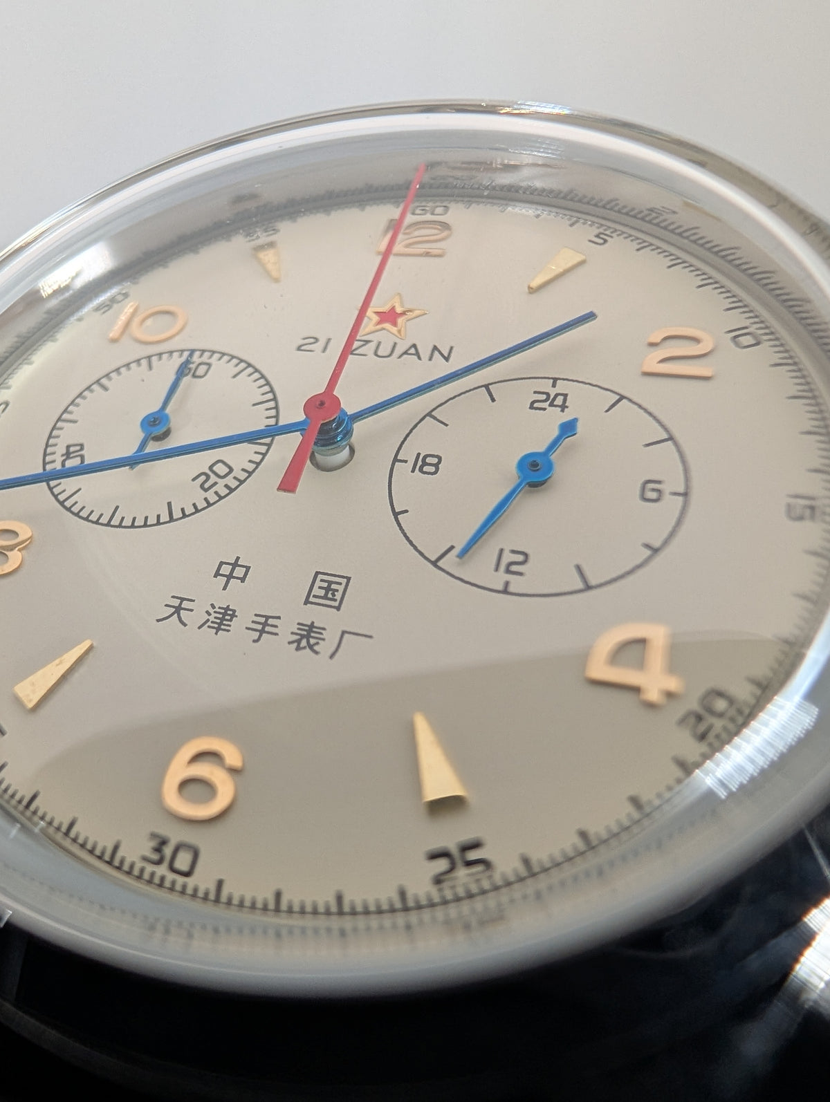 1963 Quartz Pilot Chronograph — 42mm w/Milanese band