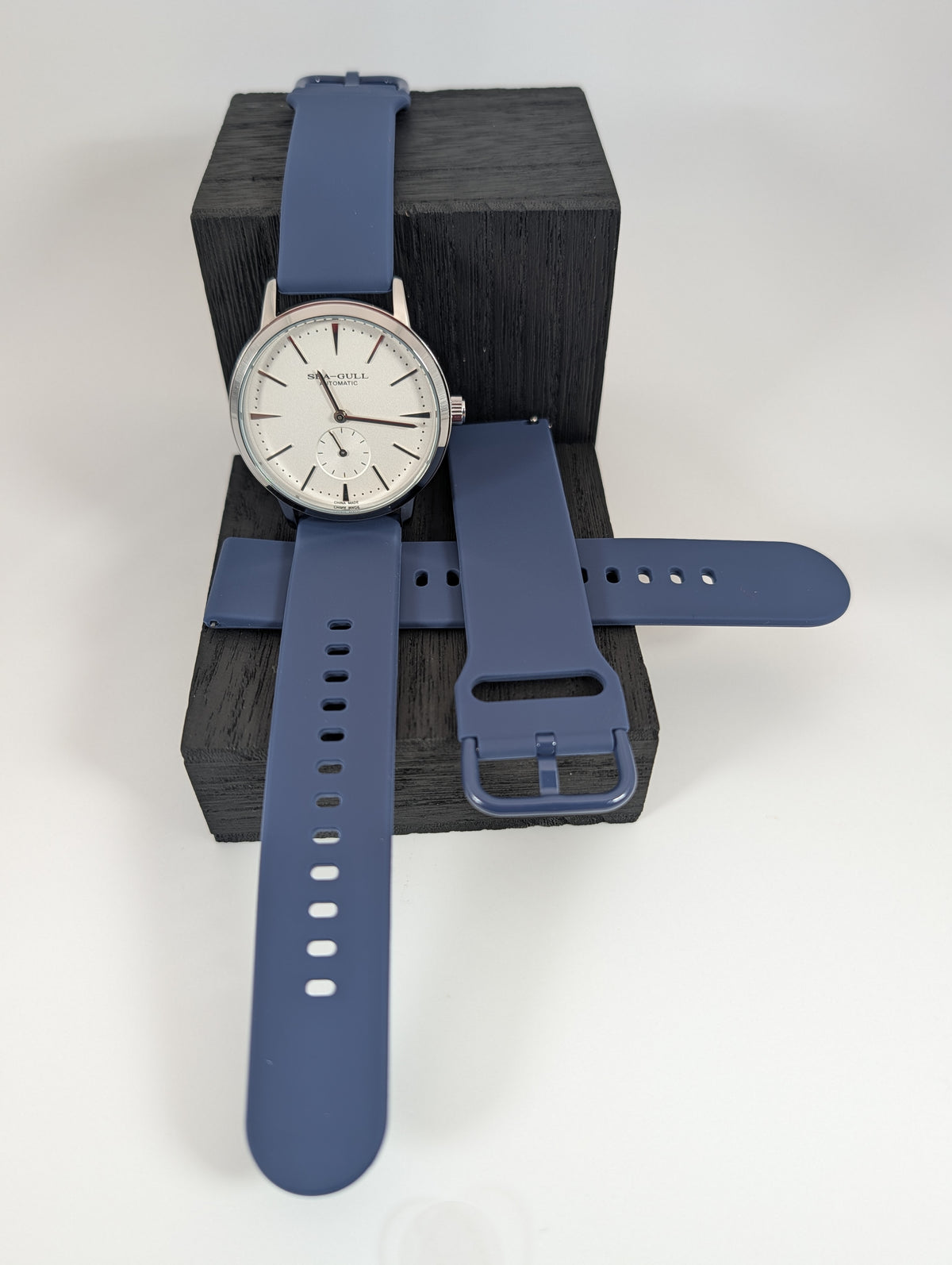 Navy silicone strap fitted on a watch (watch not included)